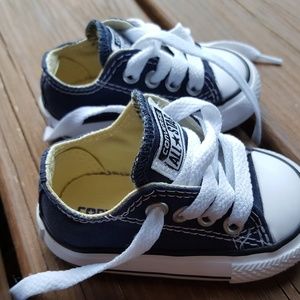 Adorable toddler shoes size 2. Like New condition!